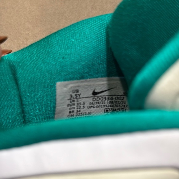 Nike Sue Bird x Kyrie Infinity “Golden Tribute” - Picture 7 of 7